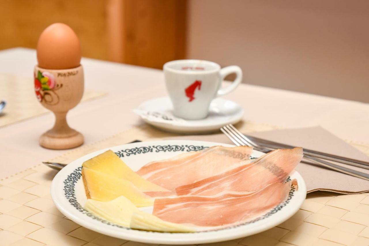Bepy Hotel Garni Giustino エクステリア 写真