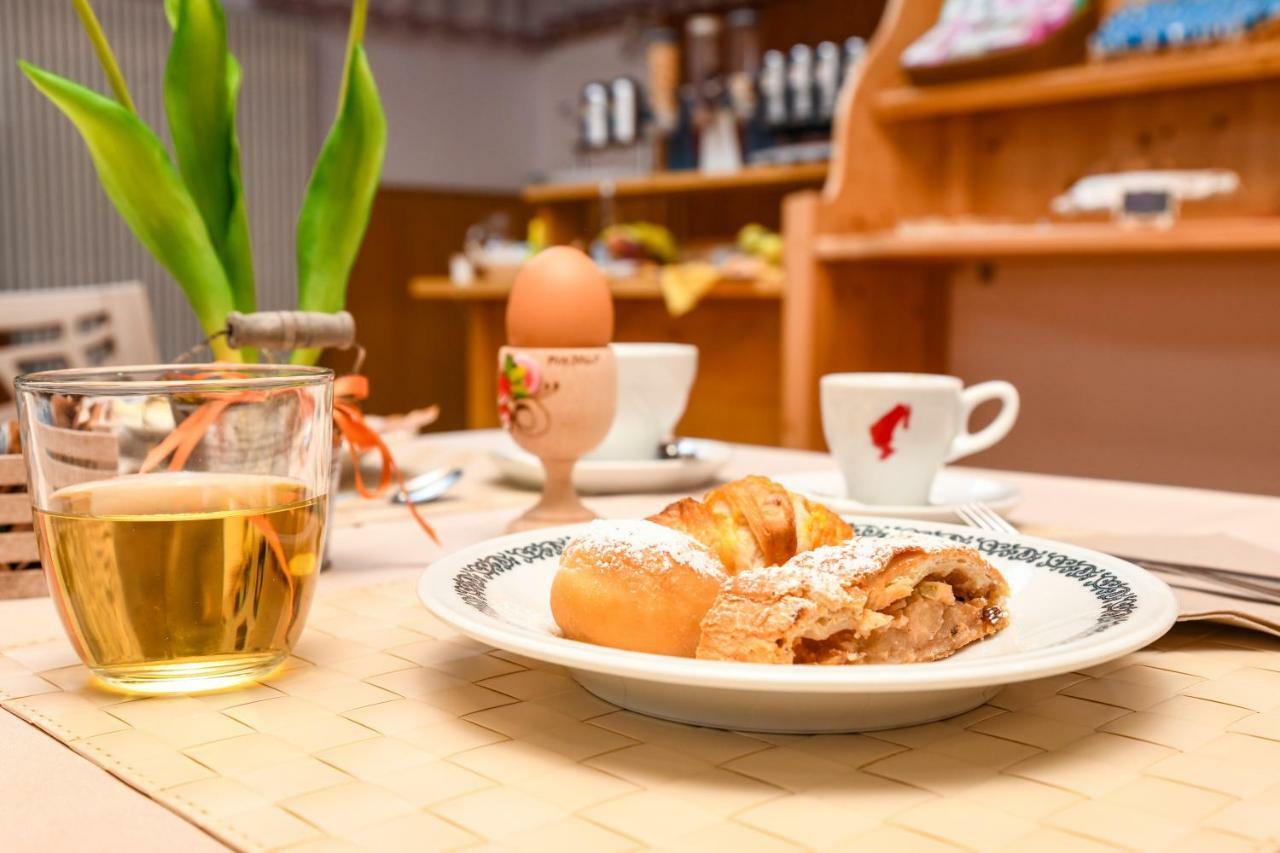 Bepy Hotel Garni Giustino エクステリア 写真